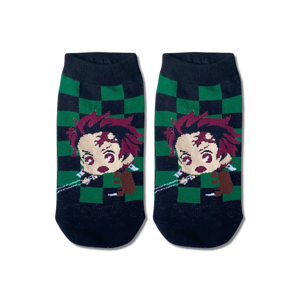 سوكس قاتل الشياطين تانجيرو تشيبي كاحل من Socks Up، تانجيرو تشيبي على نقشة مربعات خضراء وسوداء، على خلفية بيضاء